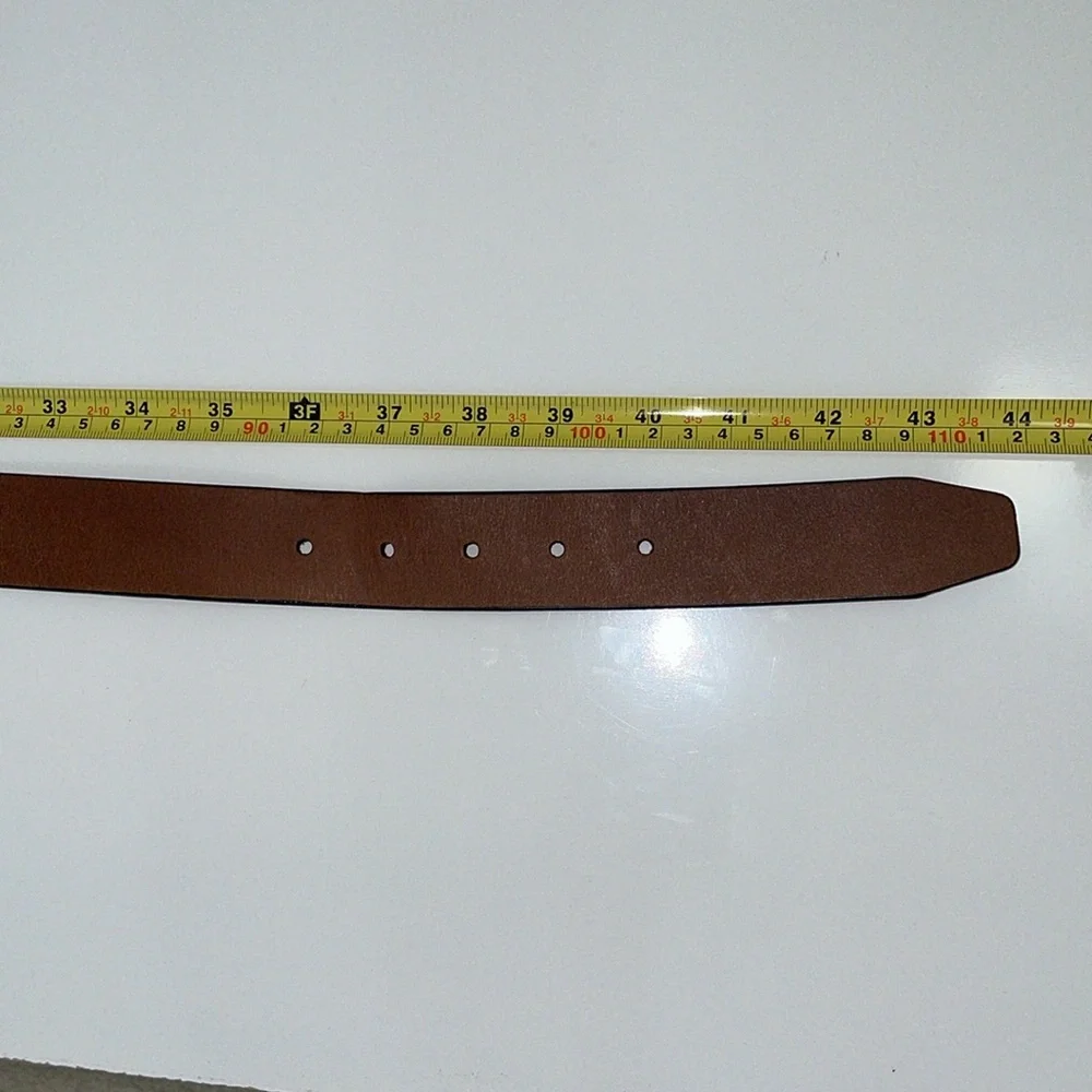 Timberland men’s Size 38 light brown‎ leather belt. Matte silver colored buckle.
